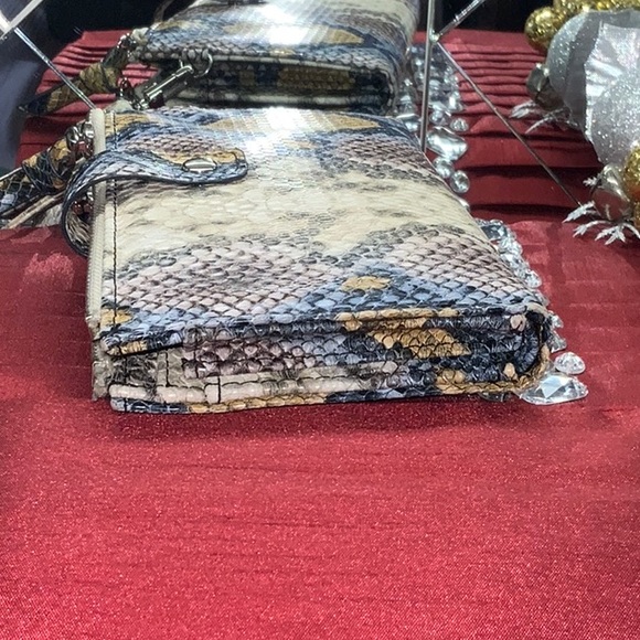 Steve Madden printed wallet - Picture 4 of 12